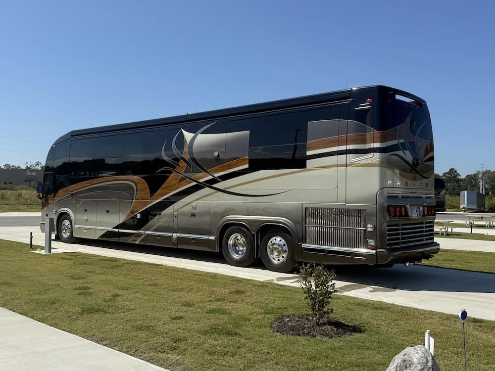 2009 Prevost Marathon H3-45 Motorhome - Image 8