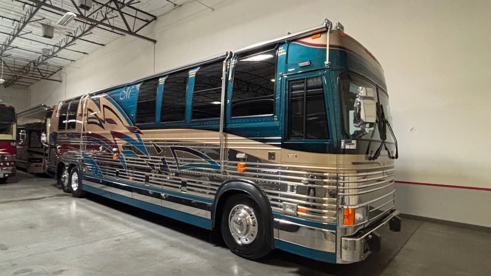 1998 Prevost Vogue XL 40 Motorhome - Image 1