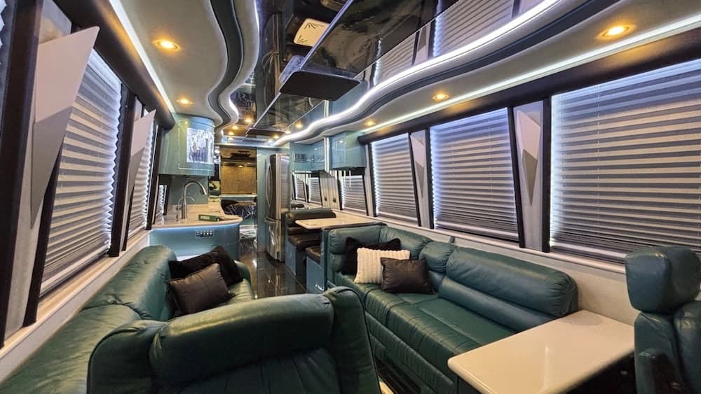 1998 Prevost Vogue XL 40 Motorhome - Image 2