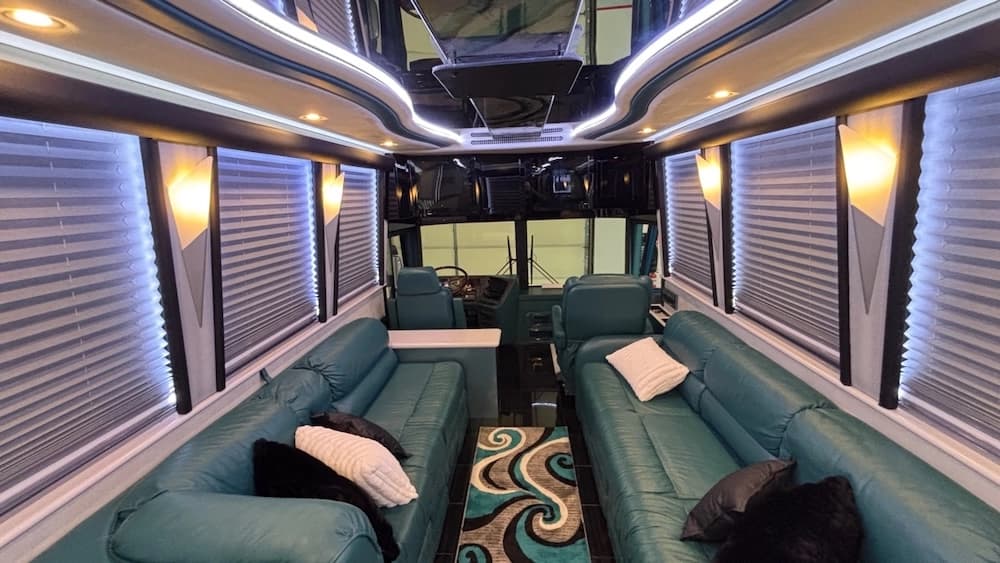 1998 Prevost Vogue XL 40 Motorhome - Image 11