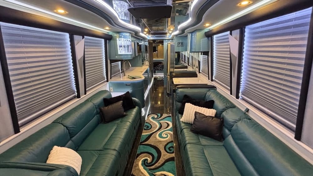 1998 Prevost Vogue XL 40 Motorhome - Image 3