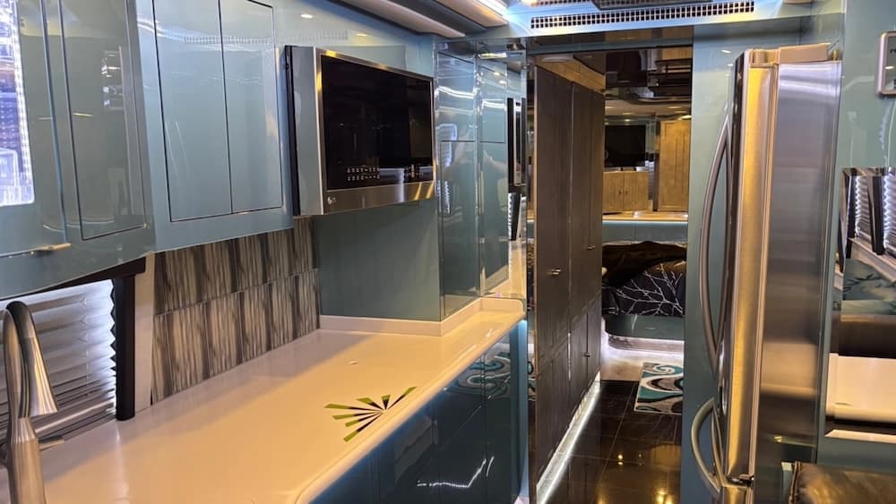 1998 Prevost Vogue XL 40 Motorhome - Image 5