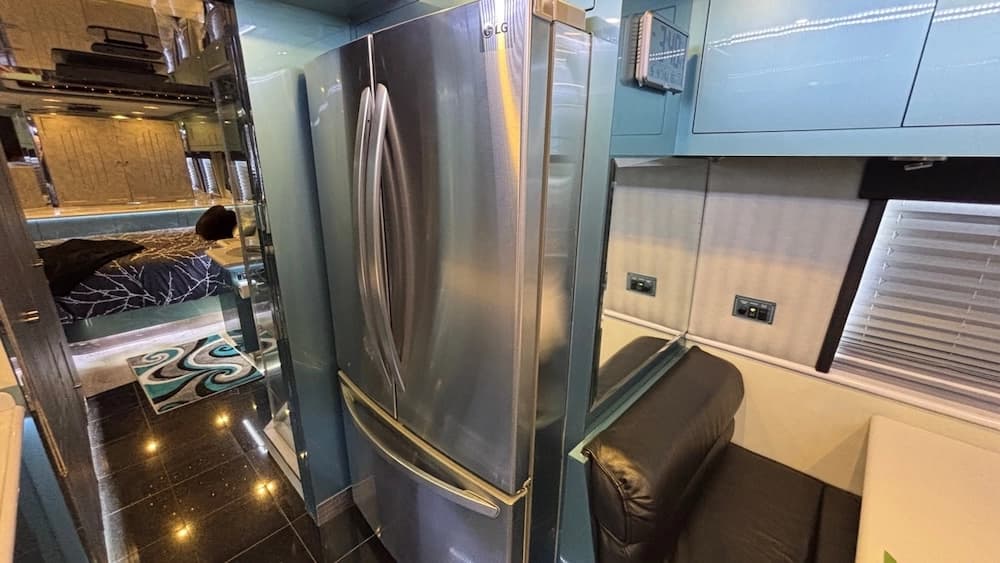 1998 Prevost Vogue XL 40 Motorhome - Image 6