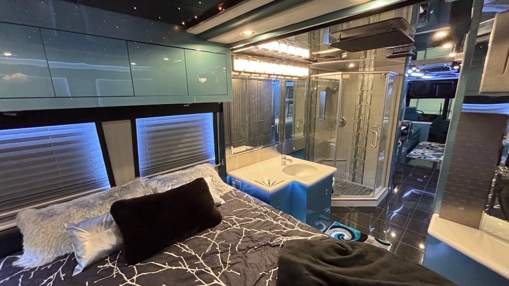 1998 Prevost Vogue XL 40 Motorhome - Image 7