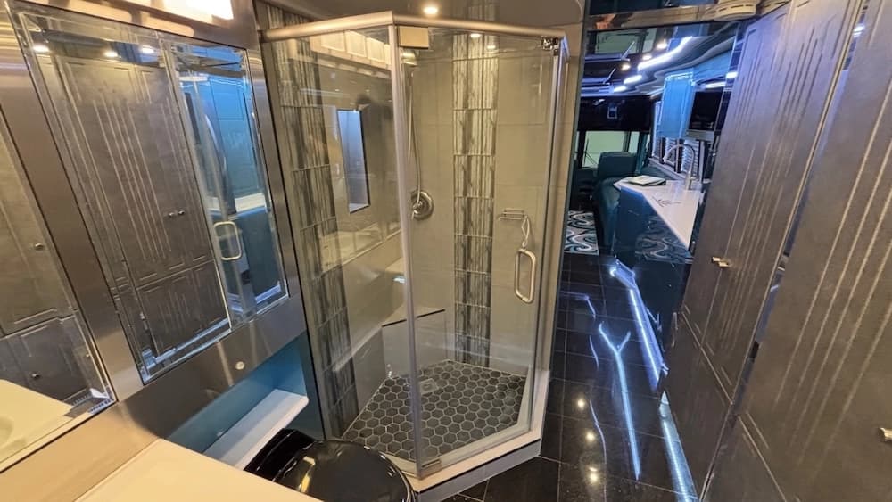 1998 Prevost Vogue XL 40 Motorhome - Image 10