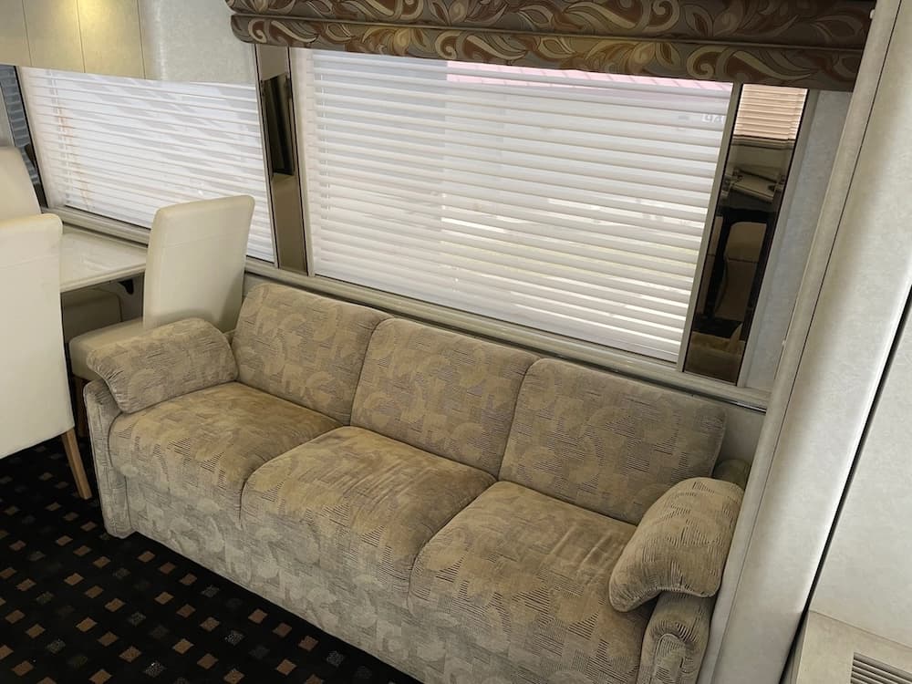2003 Prevost Marathon H3-45 Motorhome - Image 11