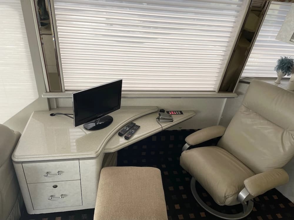 2003 Prevost Marathon H3-45 Motorhome - Image 13