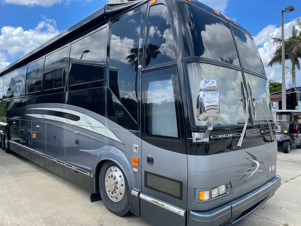2003 Prevost Marathon H3-45 Motorhome - Image 3