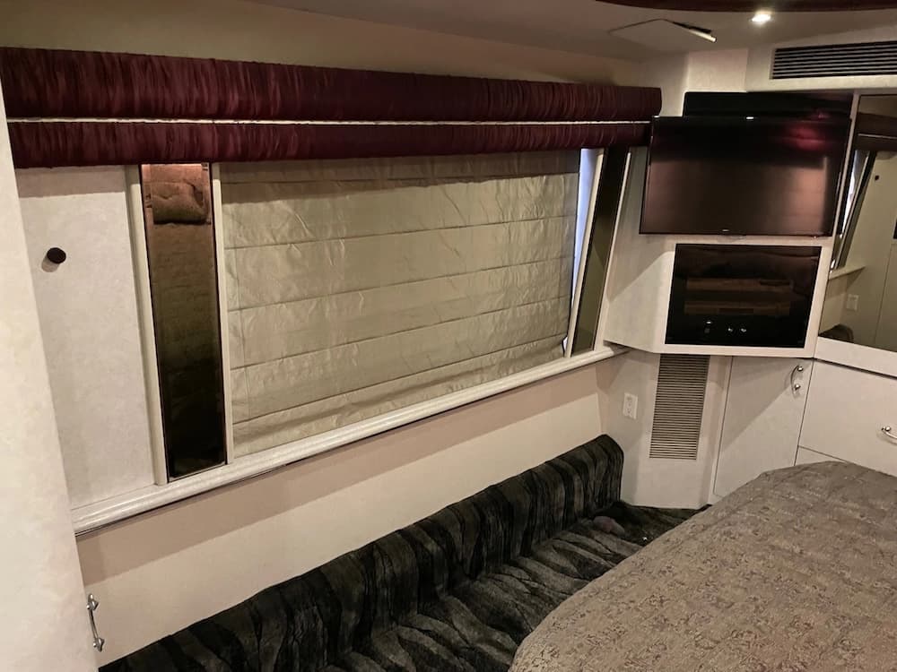 2003 Prevost Marathon H3-45 Motorhome - Image 26