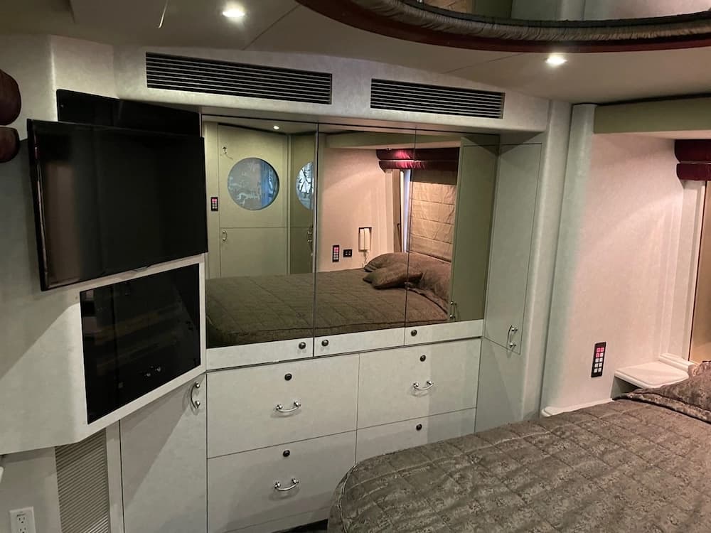 2003 Prevost Marathon H3-45 Motorhome - Image 27