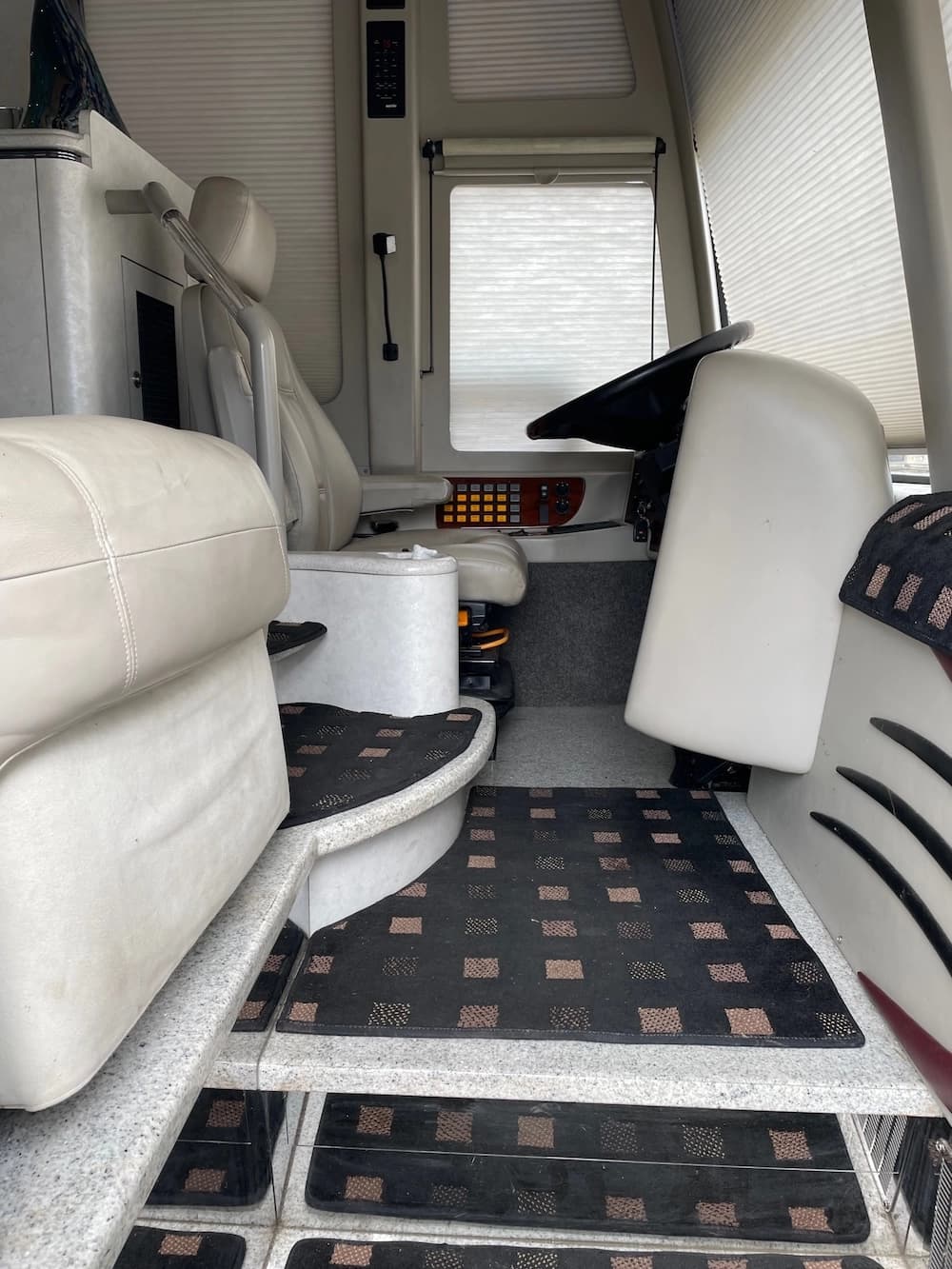 2003 Prevost Marathon H3-45 Motorhome - Image 7