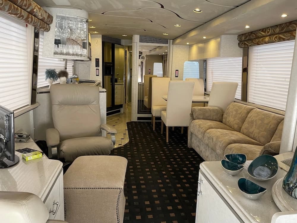 2003 Prevost Marathon H3-45 Motorhome - Image 8