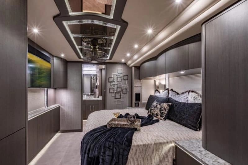 2021 Prevost Millennium H3-45 Motorhome - Image 2