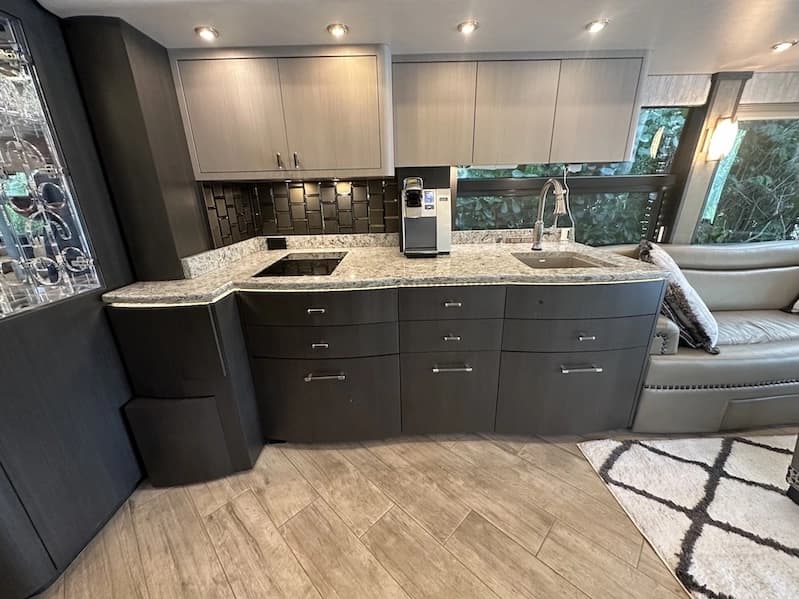 2021 Prevost Millennium H3-45 Motorhome - Image 15