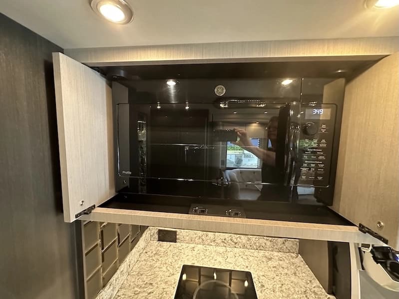 2021 Prevost Millennium H3-45 Motorhome - Image 16
