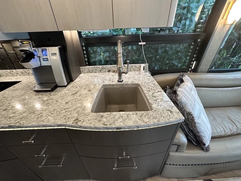 2021 Prevost Millennium H3-45 Motorhome - Image 18