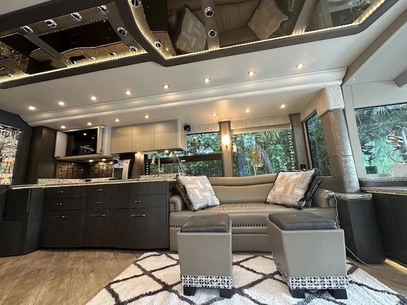 2021 Prevost Millennium H3-45 Motorhome - Image 20