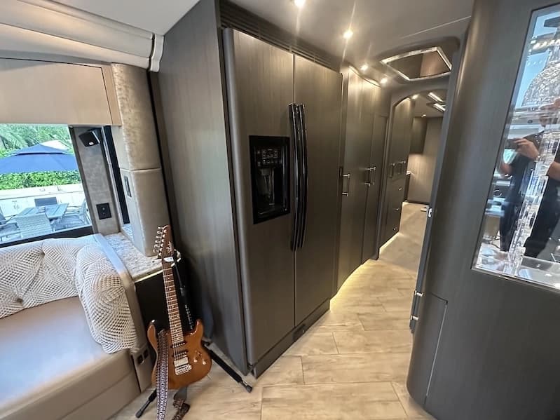 2021 Prevost Millennium H3-45 Motorhome - Image 21