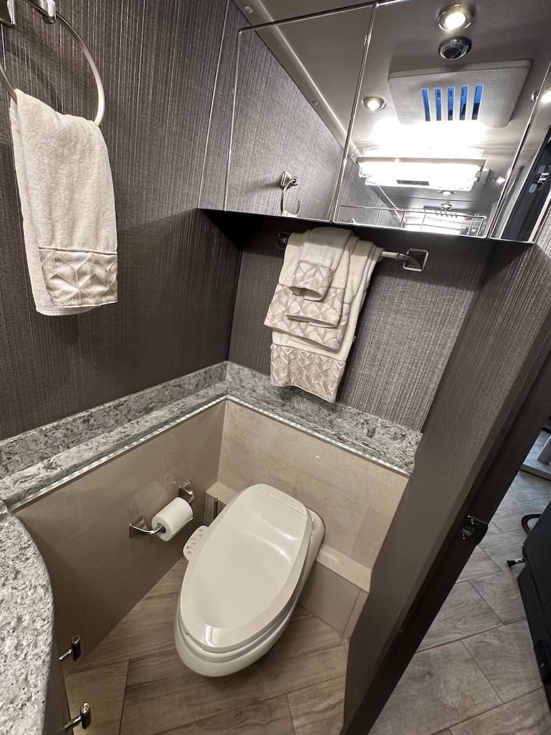 2021 Prevost Millennium H3-45 Motorhome - Image 26