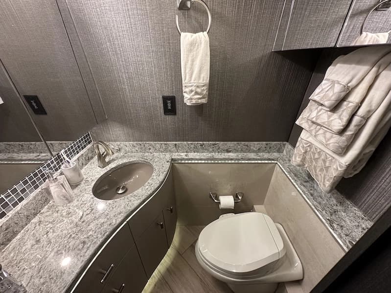 2021 Prevost Millennium H3-45 Motorhome - Image 28