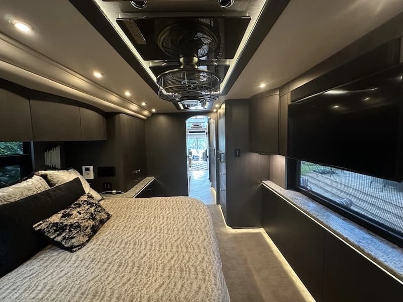 2021 Prevost Millennium H3-45 Motorhome - Image 30