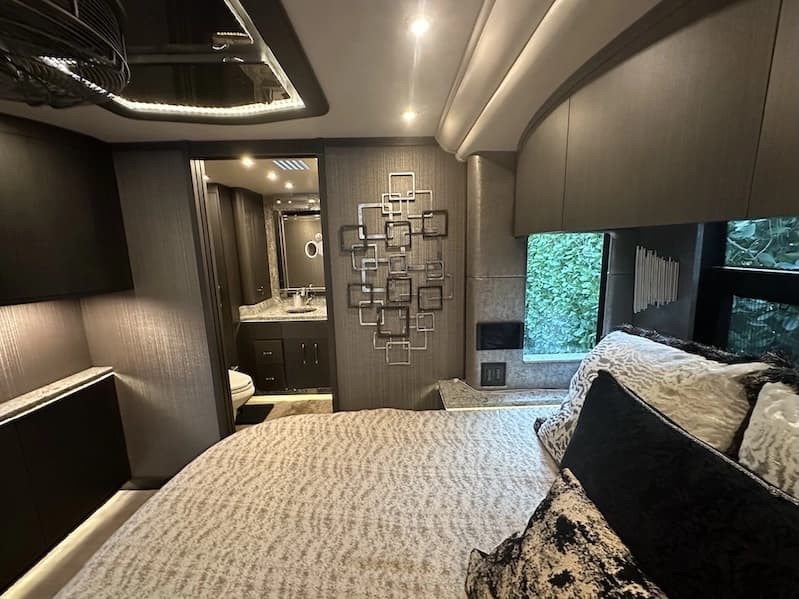 2021 Prevost Millennium H3-45 Motorhome - Image 32