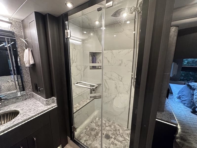 2021 Prevost Millennium H3-45 Motorhome - Image 34