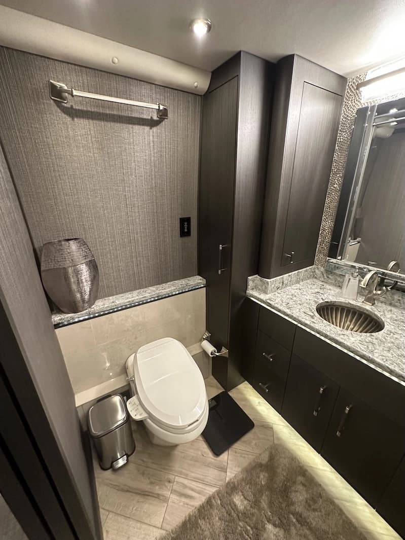2021 Prevost Millennium H3-45 Motorhome - Image 36