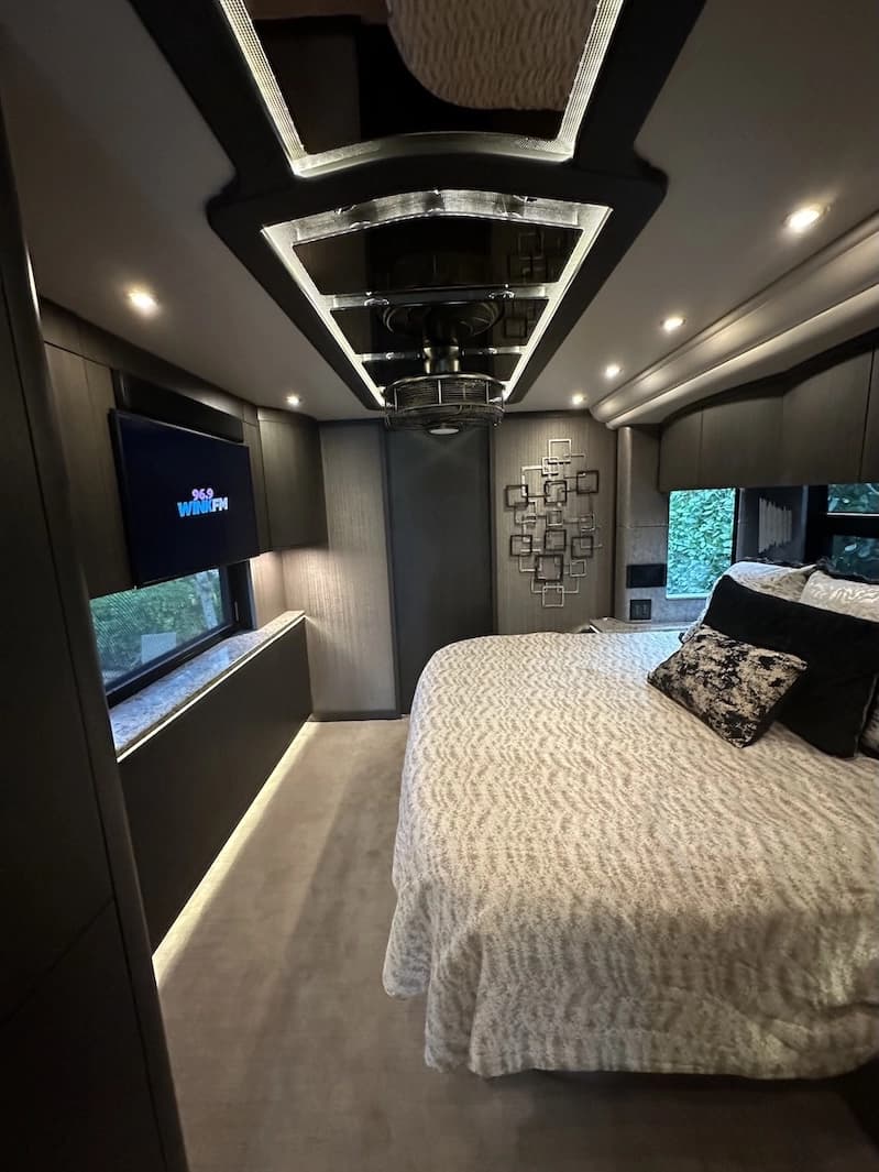 2021 Prevost Millennium H3-45 Motorhome - Image 37