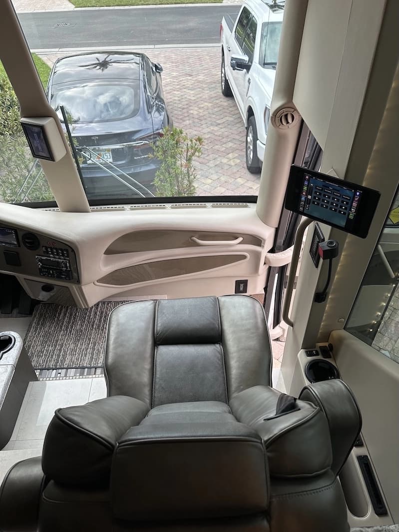 2021 Prevost Millennium H3-45 Motorhome - Image 10