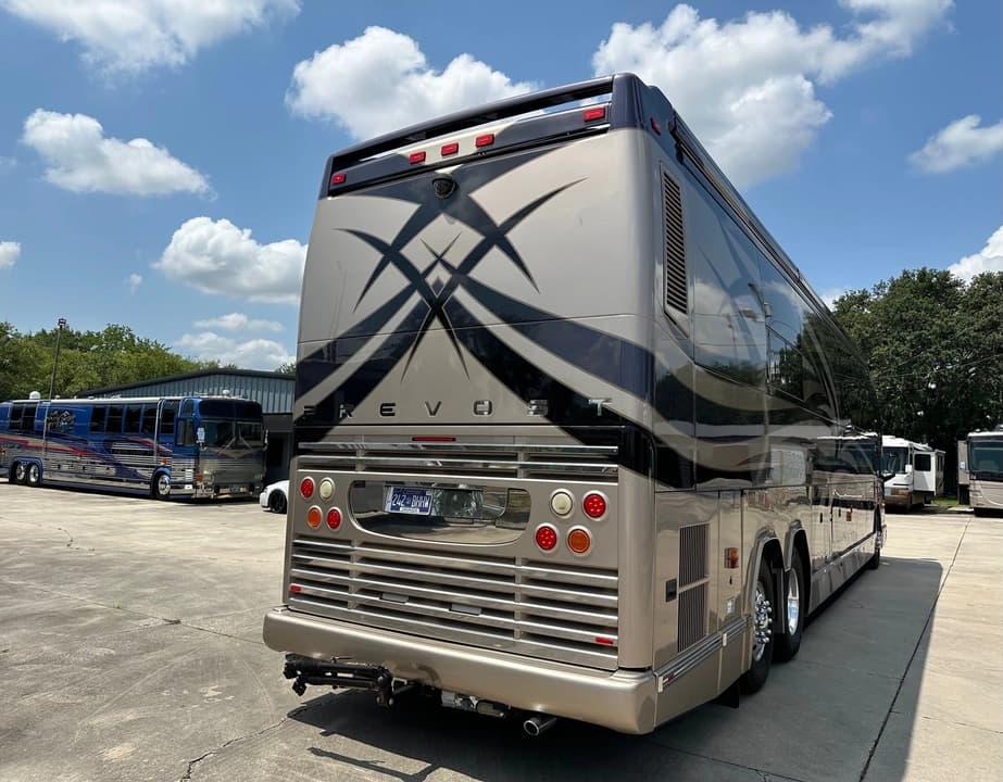 2009 Prevost Featherlite H3-45 Motorhome - Image 3