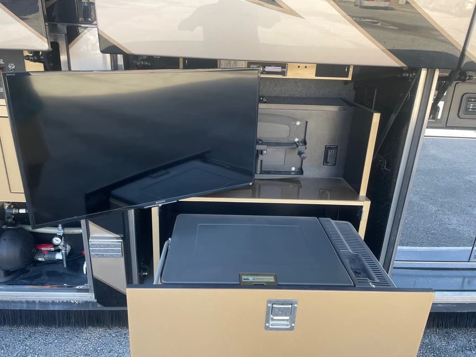 2009 Prevost Featherlite H3-45 Motorhome - Image 20