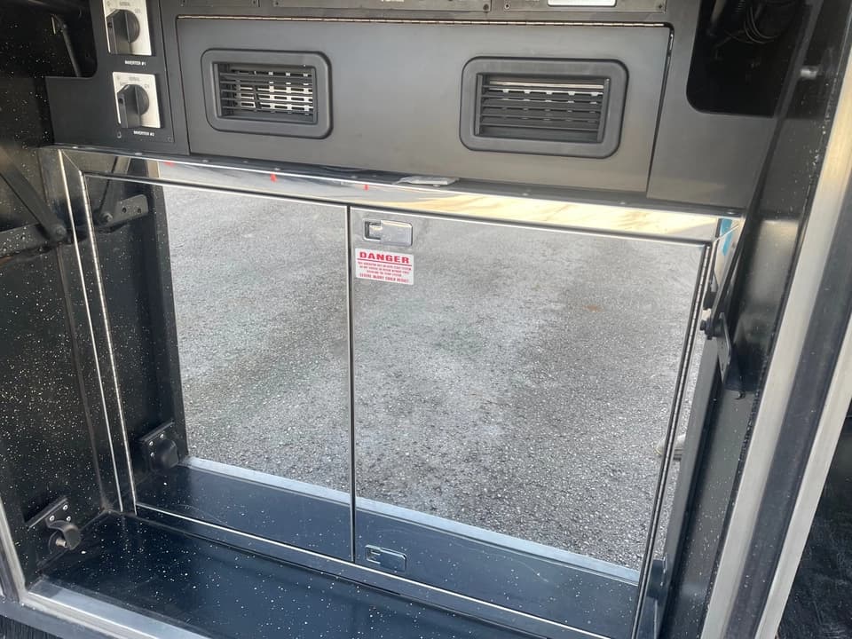 2009 Prevost Featherlite H3-45 Motorhome - Image 24