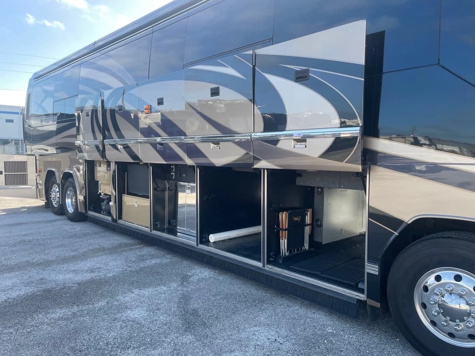 2009 Prevost Featherlite H3-45 Motorhome - Image 27
