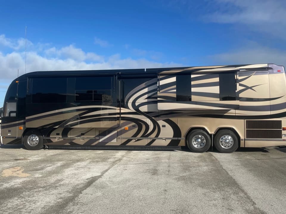 2009 Prevost Featherlite H3-45 Motorhome - Image 29