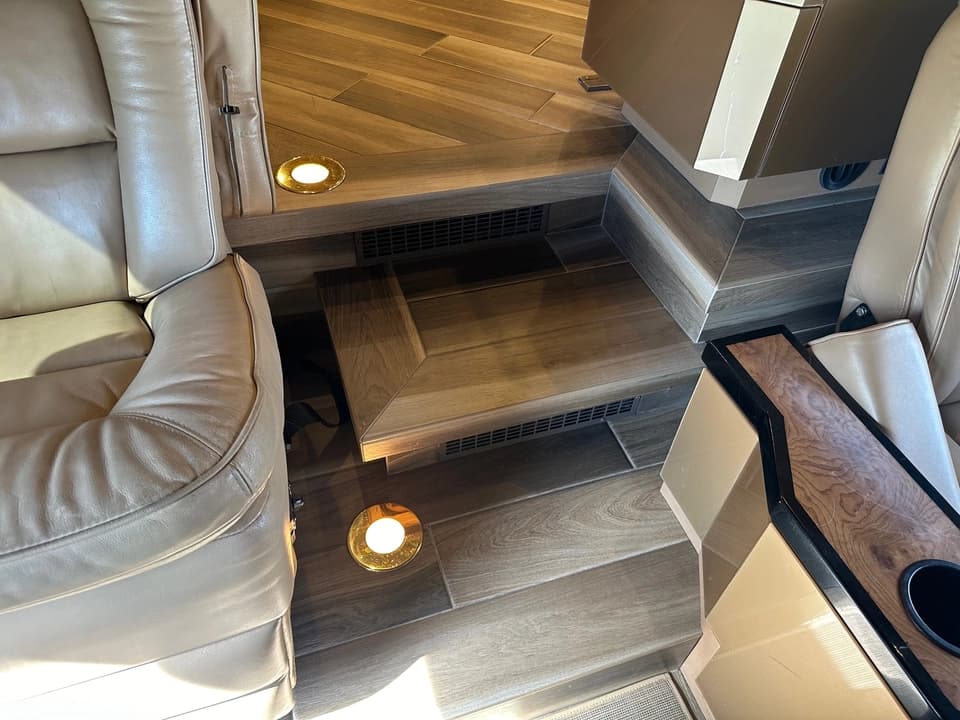 2009 Prevost Featherlite H3-45 Motorhome - Image 33