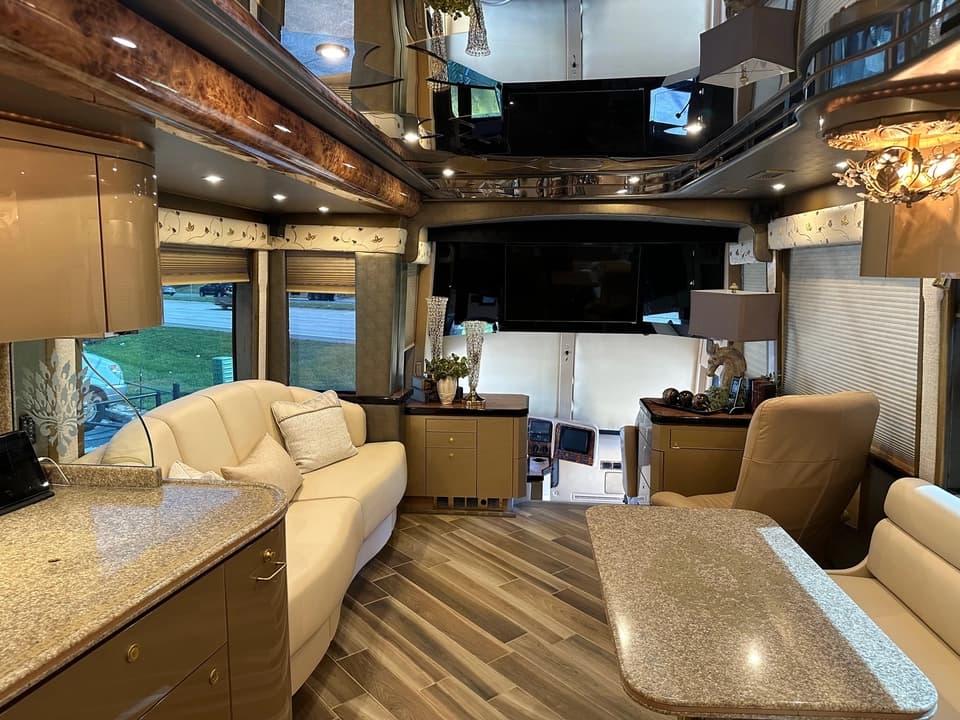 2009 Prevost Featherlite H3-45 Motorhome - Image 36