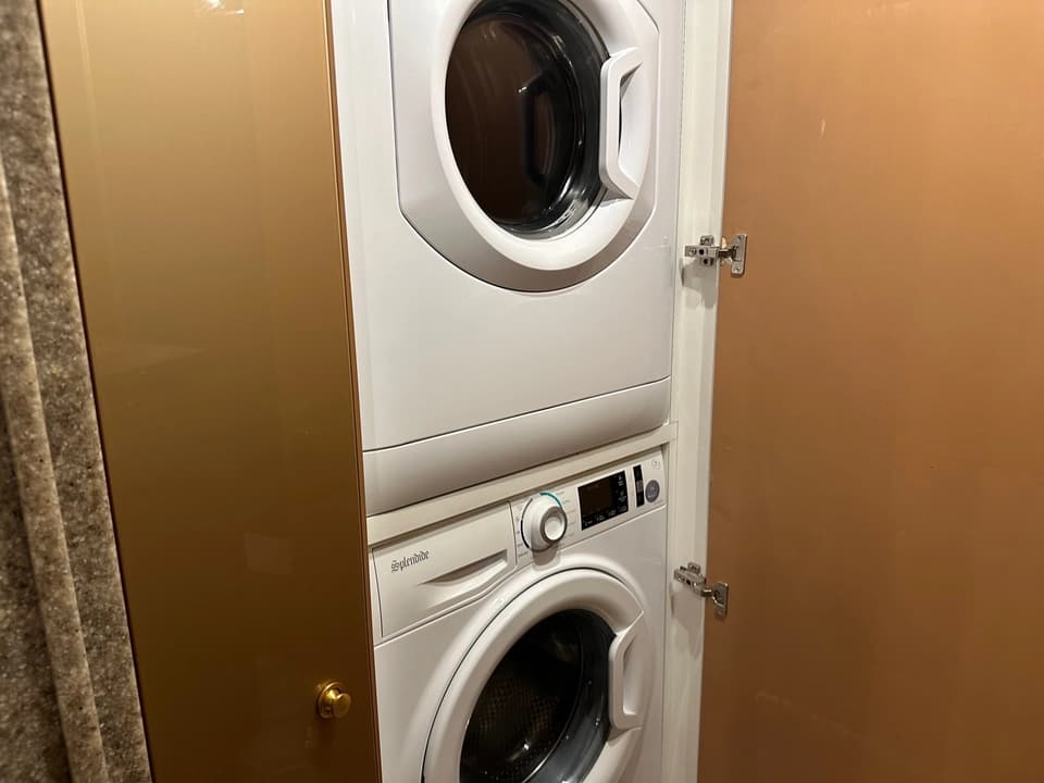 2009 Prevost Featherlite H3-45 Motorhome - Image 39