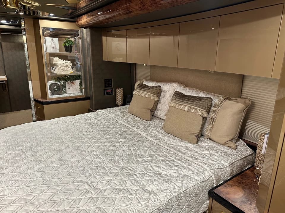 2009 Prevost Featherlite H3-45 Motorhome - Image 45