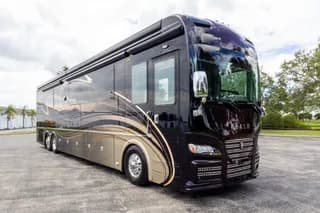 2021 Foretravel 4545 bus