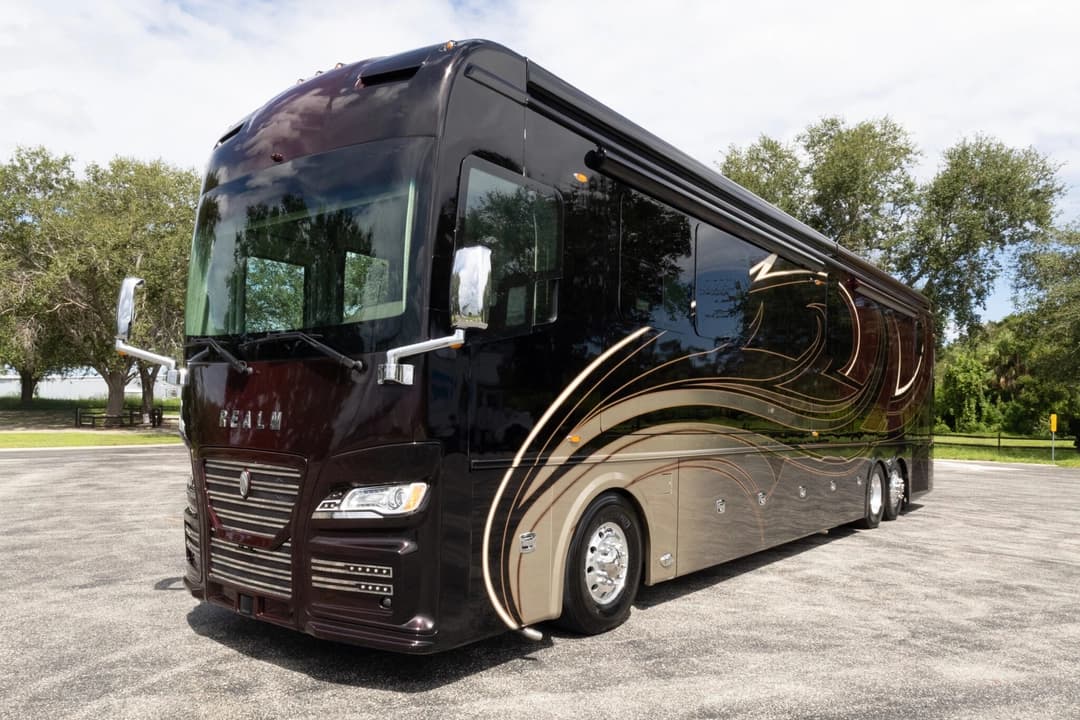 2021 Foretravel 4545 Motorhome - Image 11