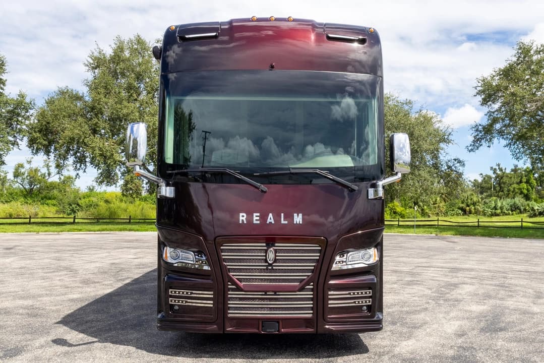 2021 Foretravel 4545 Motorhome - Image 12