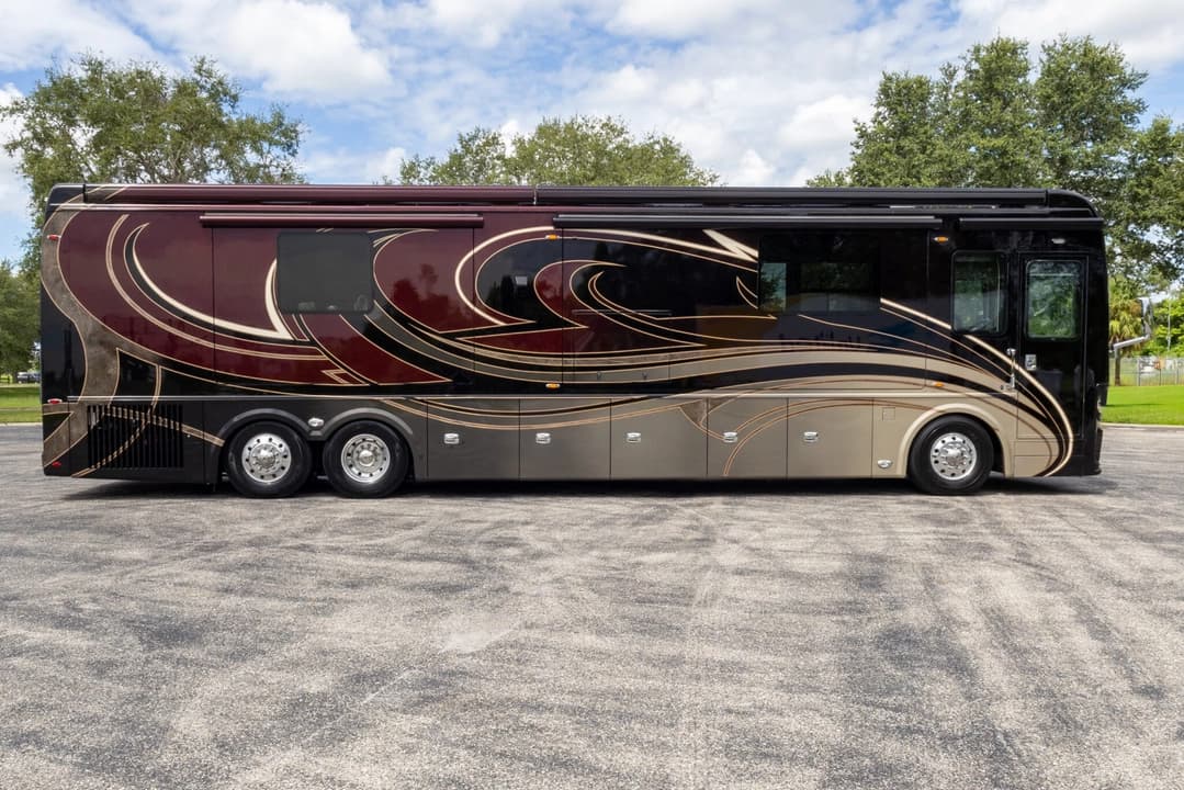 2021 Foretravel 4545 Motorhome - Image 3