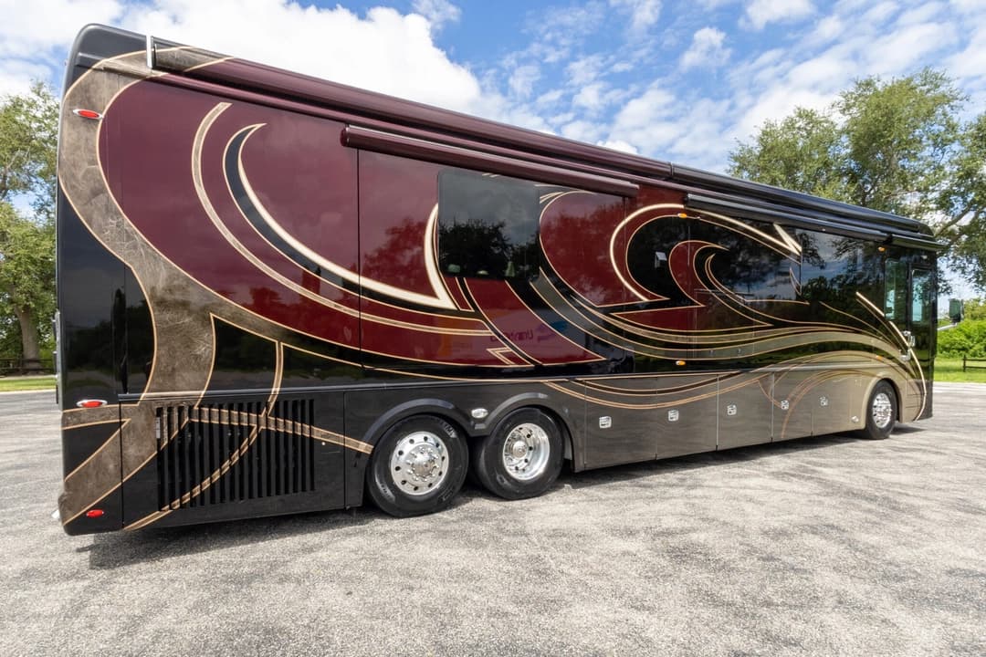2021 Foretravel 4545 Motorhome - Image 4