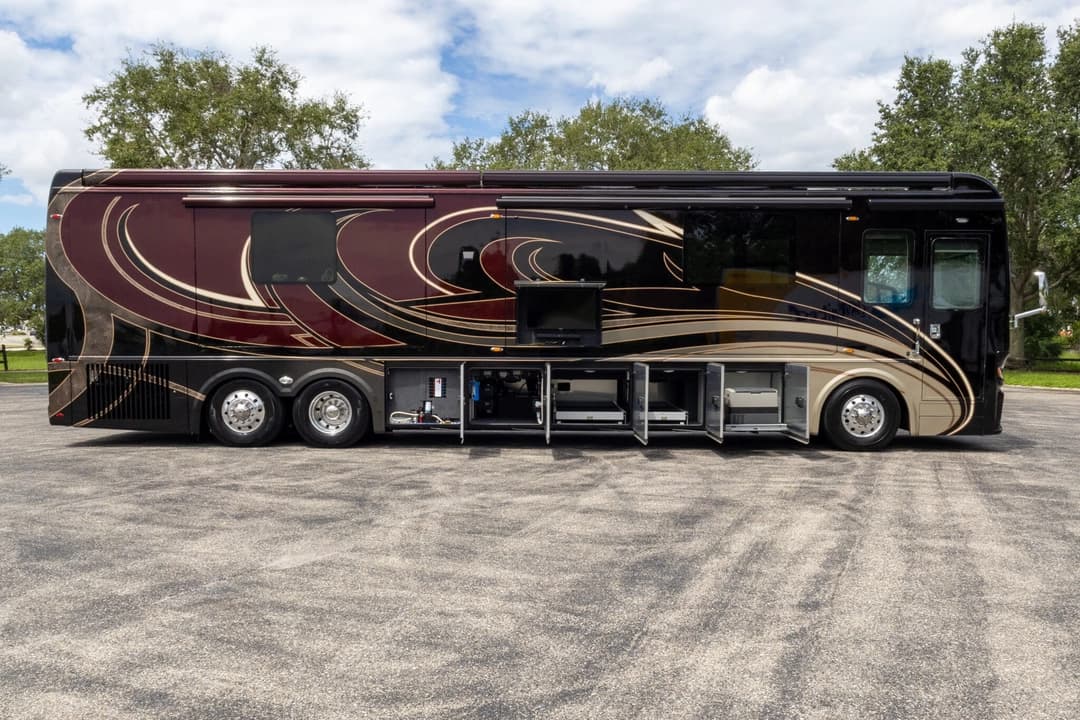 2021 Foretravel 4545 Motorhome - Image 33