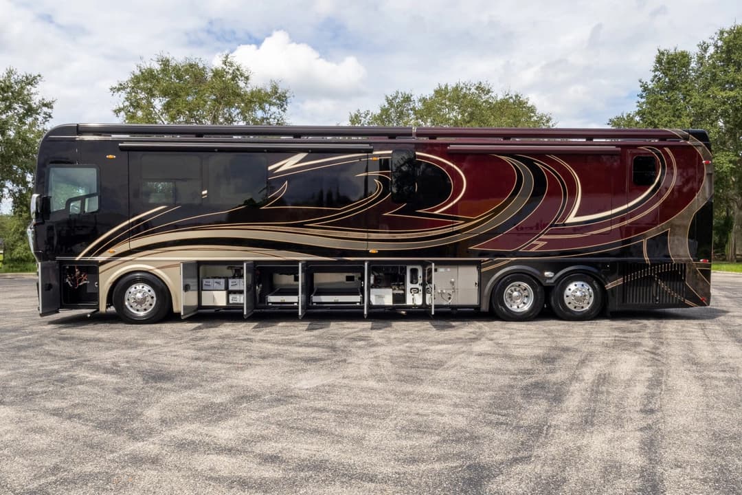 2021 Foretravel 4545 Motorhome - Image 34