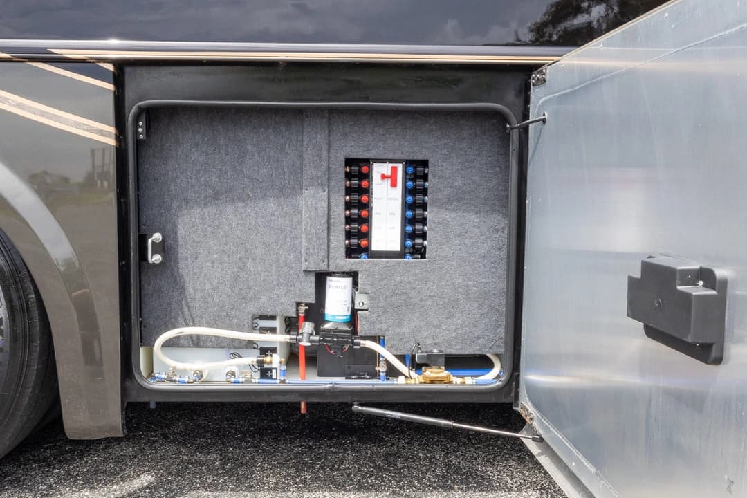 2021 Foretravel 4545 Motorhome - Image 35