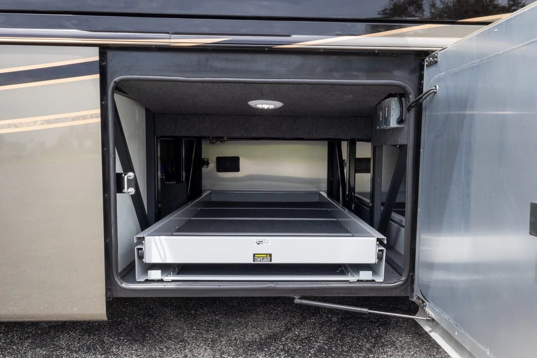 2021 Foretravel 4545 Motorhome - Image 37