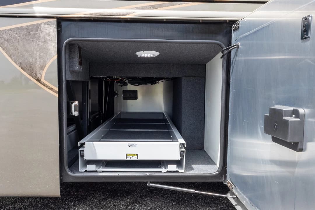 2021 Foretravel 4545 Motorhome - Image 38