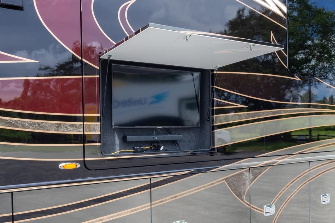 2021 Foretravel 4545 Motorhome - Image 40